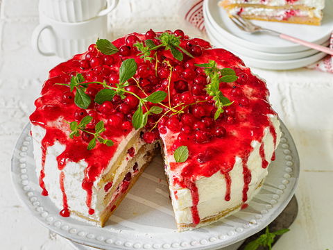 Sommer-Rezept für eine cremige vegane Johannisbeer-Torte