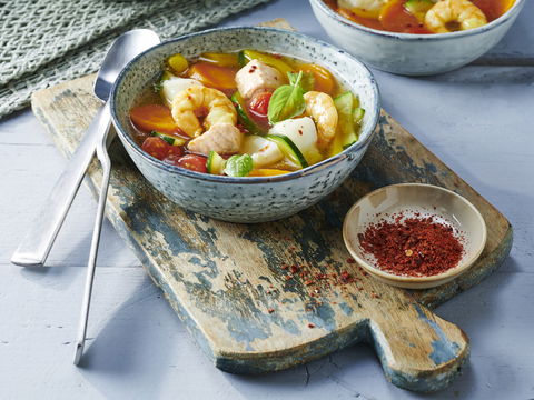 Leicht & bekömmlich: Geniale 25-Minuten-Fischsuppe mit buntem Gemüse für heiße Tage