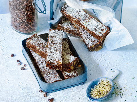 Clean Eating Trend: Schnelle Schokoriegel ohne Backen aus dem Mixer