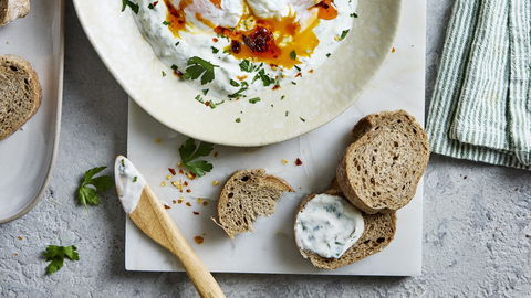 Proteine ohne Schwere: Warum dieses Eier-Joghurt-Frühstück die perfekte Basis für heiße Tage ist