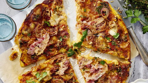 Pizza mal anders: Knusprige italienische Kartoffel-Pizza mit Pancetta, Mozzarella und Fenchelsaat