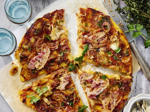 Pizza mal anders: Knusprige italienische Kartoffel-Pizza mit Pancetta, Mozzarella und Fenchelsaat