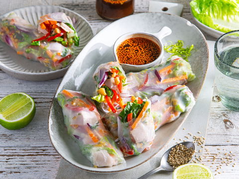 Schlank durch den Sommer: Kalorienarme Putenbrust-Sommerrollen ohne Kochen