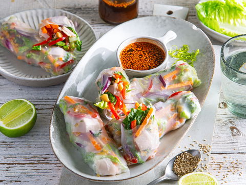 Schlank durch den Sommer: Kalorienarme Putenbrust-Sommerrollen ohne Kochen