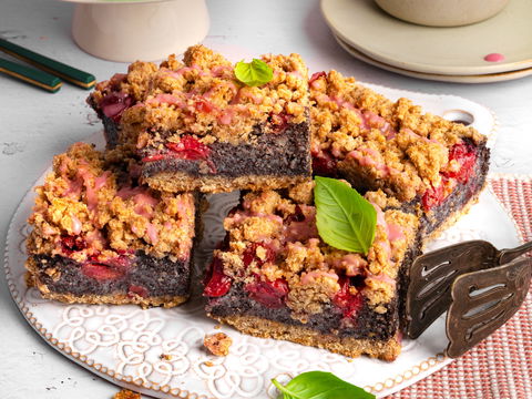 Vollkorn-Mohnschnitten mit Kirschen: Unser ballaststoffreiches Rezept